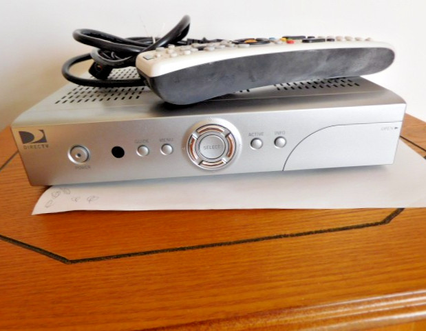 DirecTV DTV Satellite Receiver – 2005 – With Remote Cord. USED