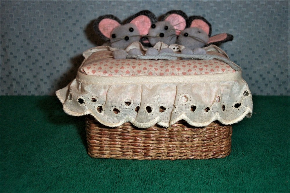 CUTE 4" x 4" THREE MICE TRINKET BASKET top HAND CRAFTED