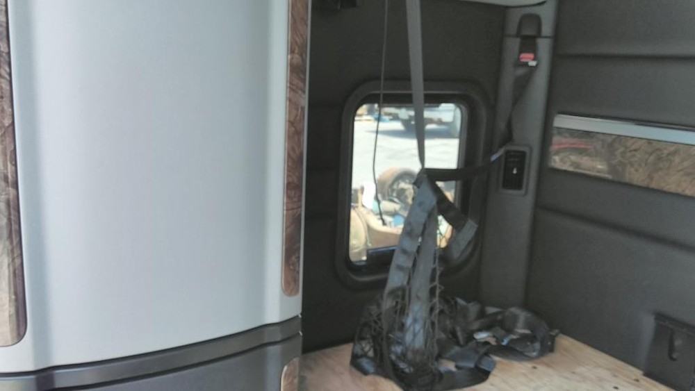 Replaces PETERBILT SLEEPER , OH