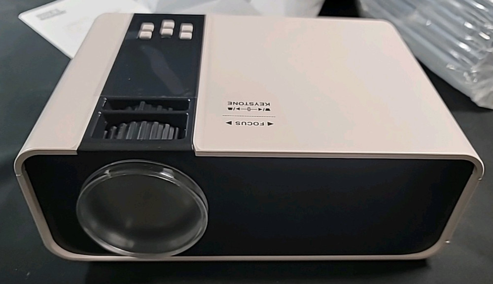 LED Source White Portable LED Projector With Higher Resolution + Brightness