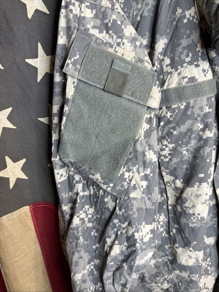 Medium Regular Army ACU Jacket Soft Shell Cold Weather Digital Camo Uniform 5591