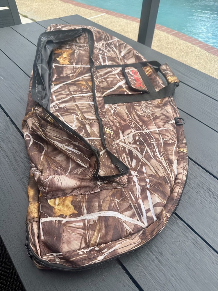 Lightweight Soft Compound Bow Case with Arrow Pocket and Backpack Straps