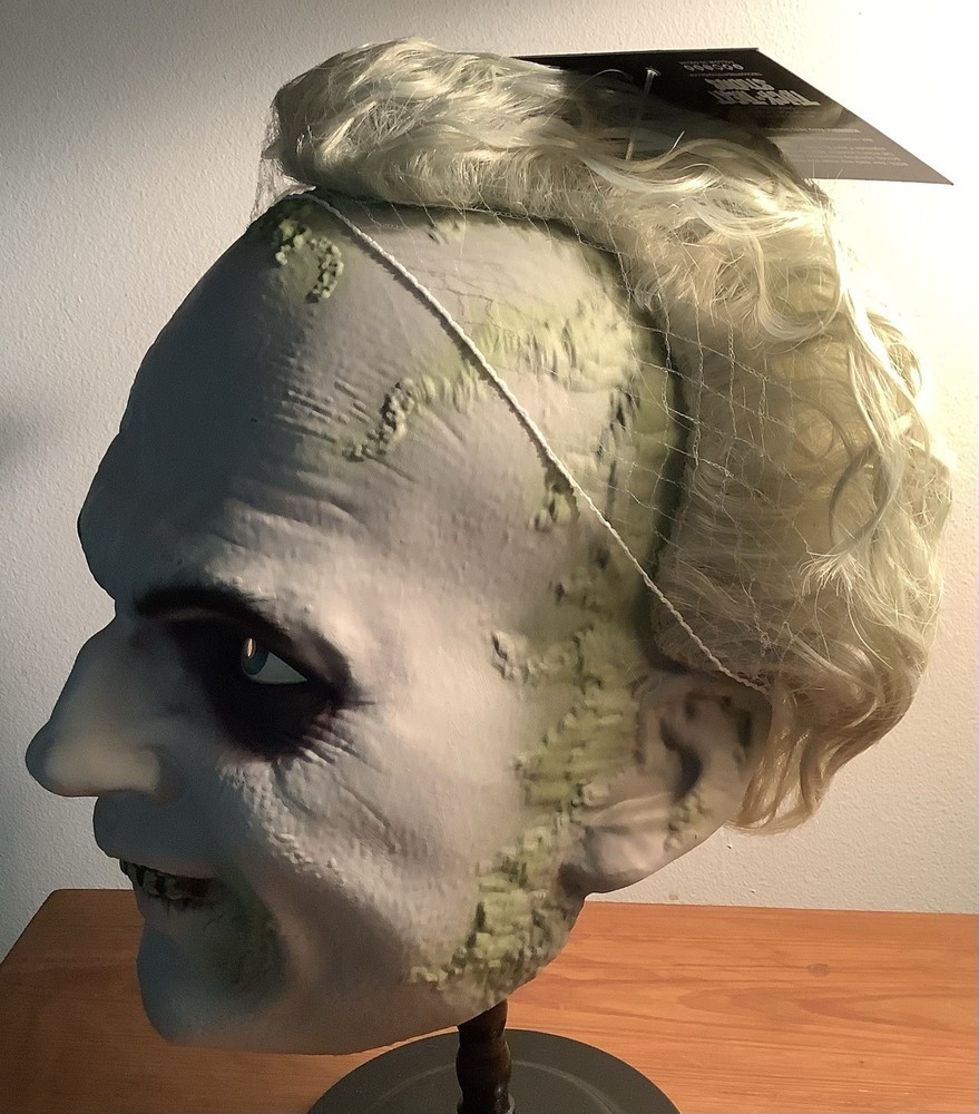 Beetlejuice Deluxe Injection Mask: