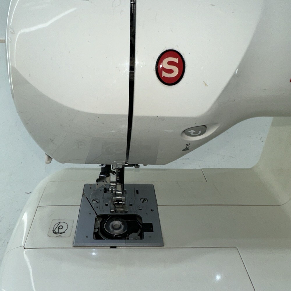 Singer 8763 Curvy Electronic Sewing Machine Read Description