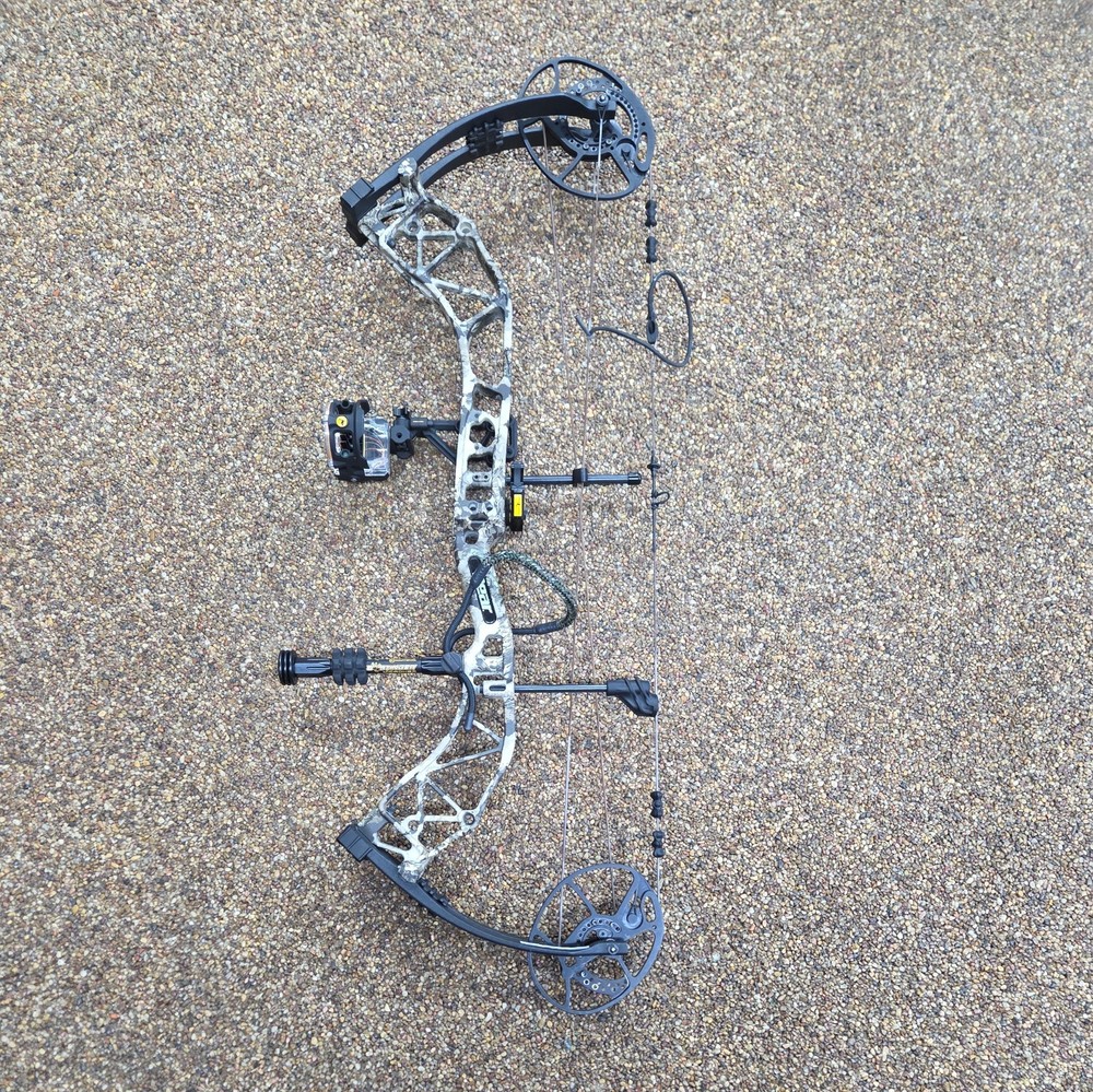 Bear Resurgence Compound Bow 70lbs RH