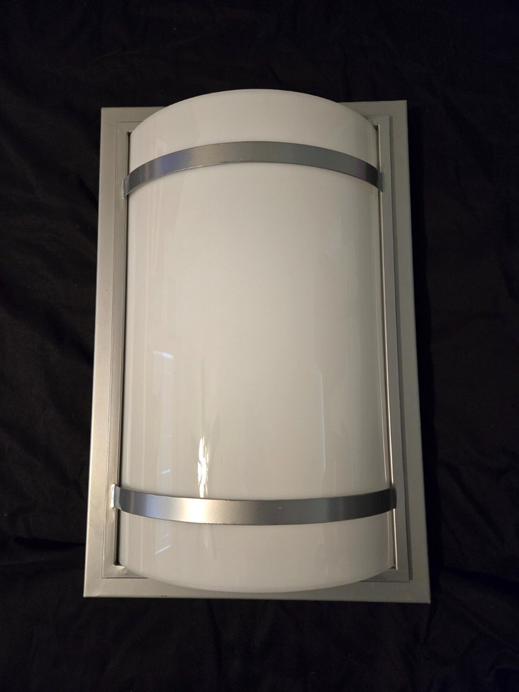 lumivert outdoor wall sconce