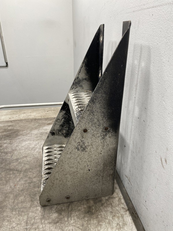 2004 Freightliner Columbia Frame Step (722-10305)
