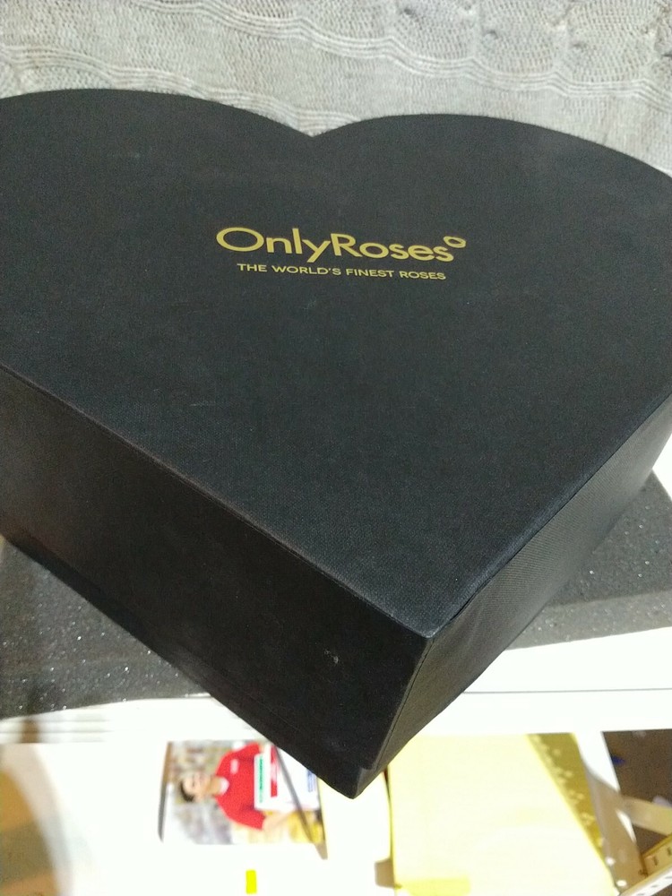 2X Only Roses vase collection (j)