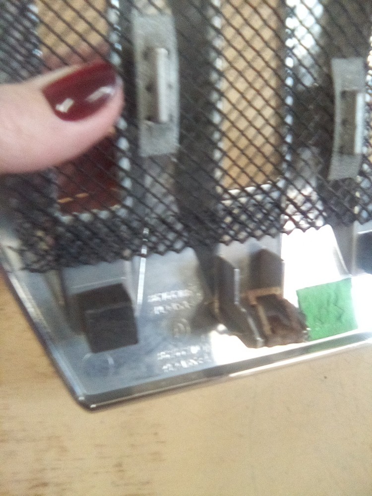 Mack Grille 84744706, 84744710