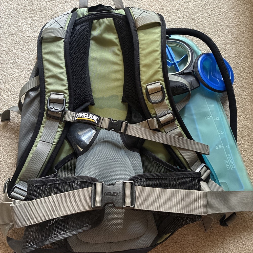 Camelbak Zephyr Gray/Green Hydration Backpack With Bladder