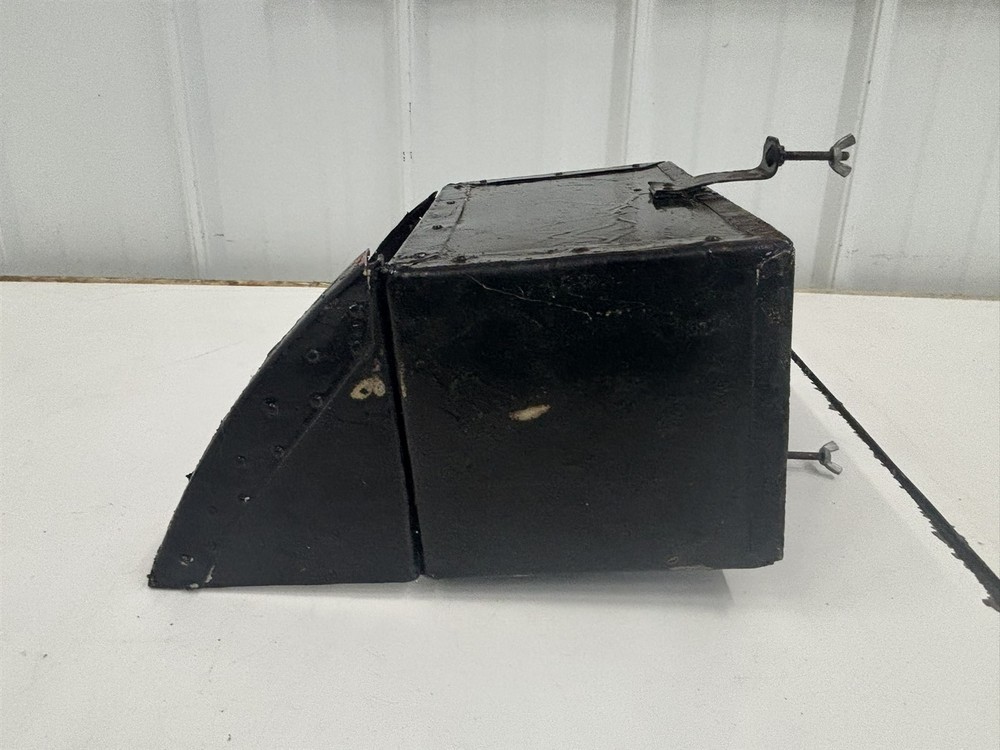 Luscombe Model 8 Battery Housing Box