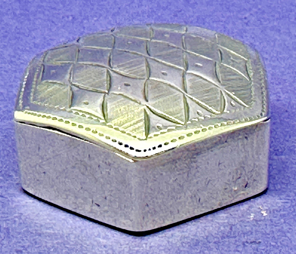 GEORGIAN SOLID SILVER HEXAGONAL HINGED LID PILL BOX BY JOHN TURNER B'HAM 1802