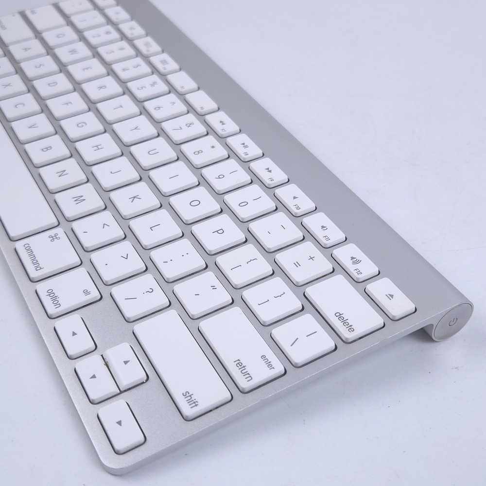 Apple Wireless Keyboard Model No. A1314 Works Great