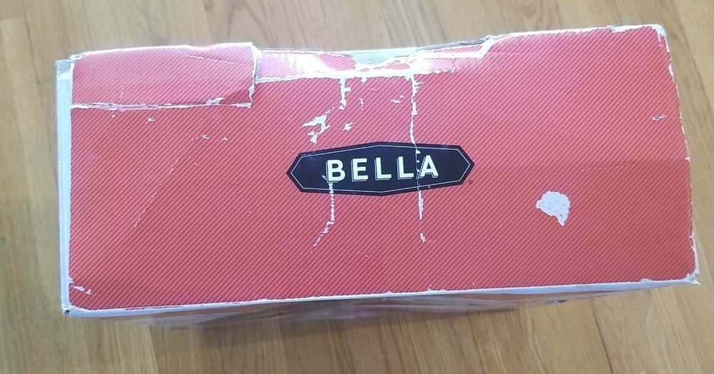 Non stick BELLA Fluted Bundt Style Cake Maker