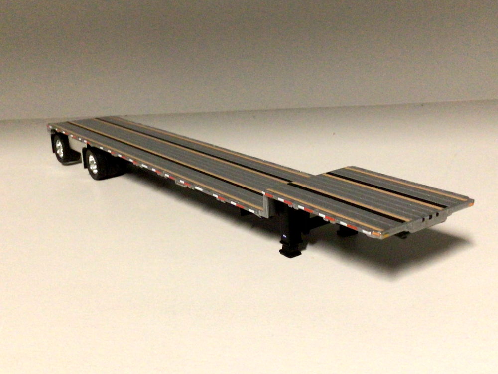 DCP 1/64 SILVER & BLACK TRANSCRAFT STEPDECK W/ BOXES
