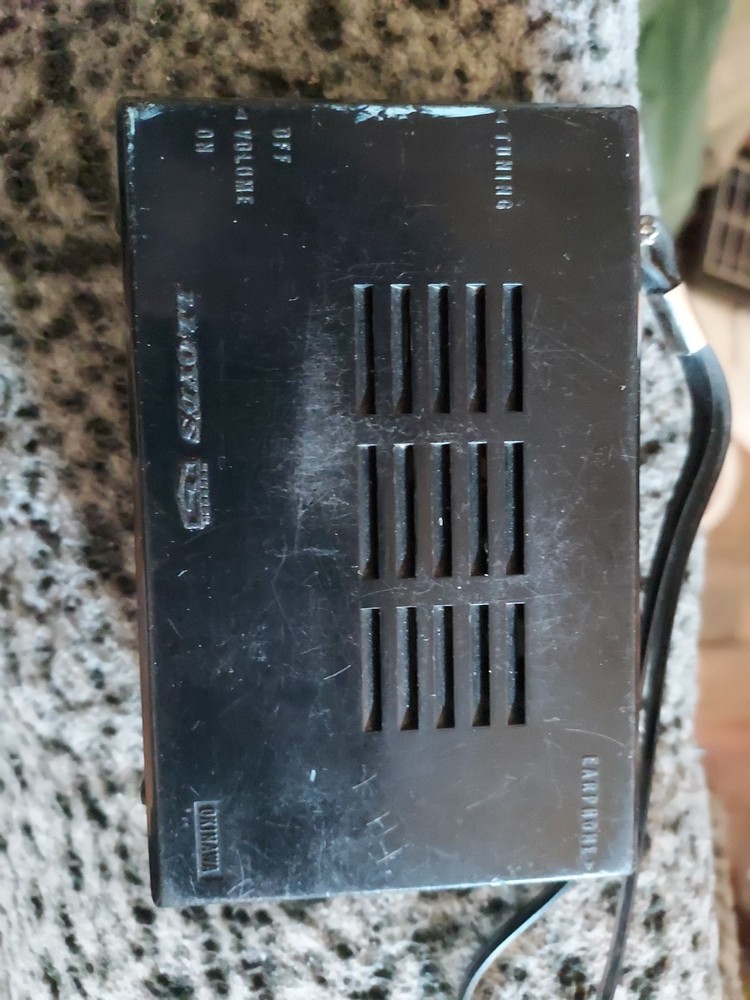 Vintage Used Loyds Transistor Raido. Japan.
