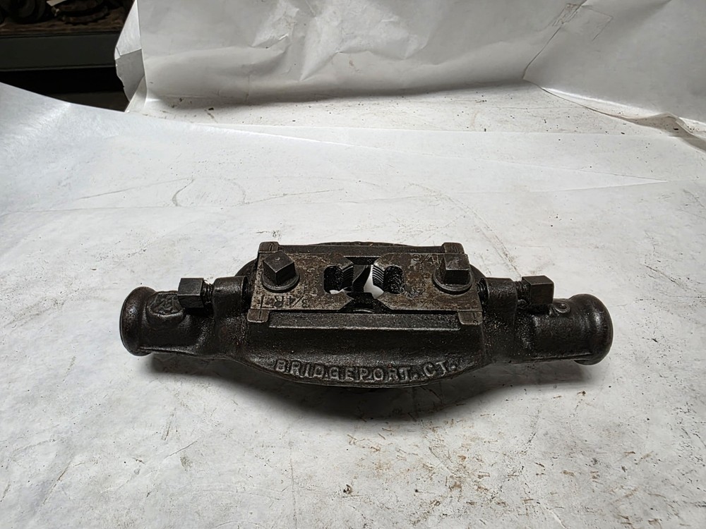 Vintage Armstrong No. 2 Adjustable Pipe Threader with 3/4" Dies