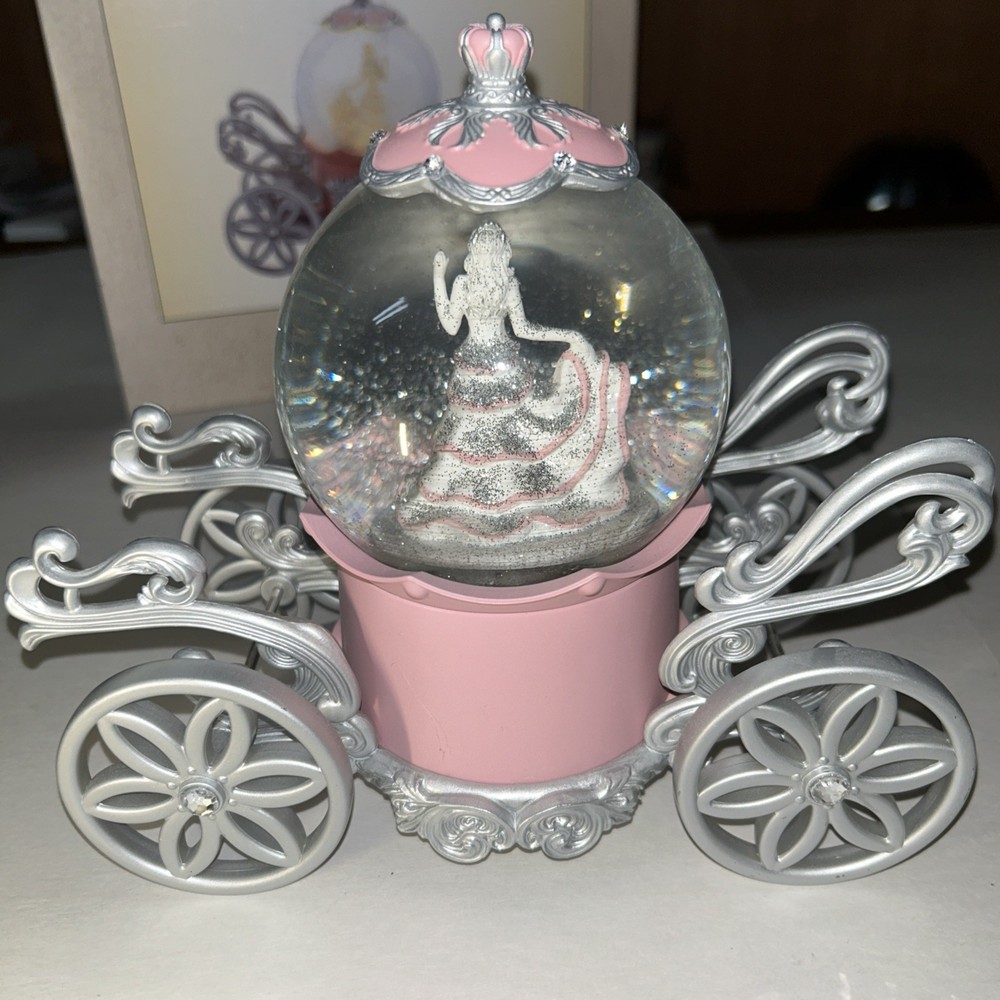Cracker Barrel - Musical carriage Glitter Globe- New Open Box