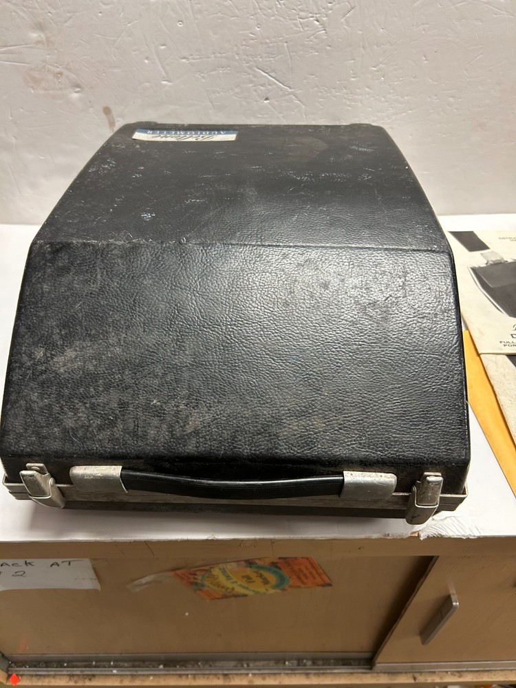 BELTONE AUDIOMETER MODEL 9D WITH INSTRUCTIONS