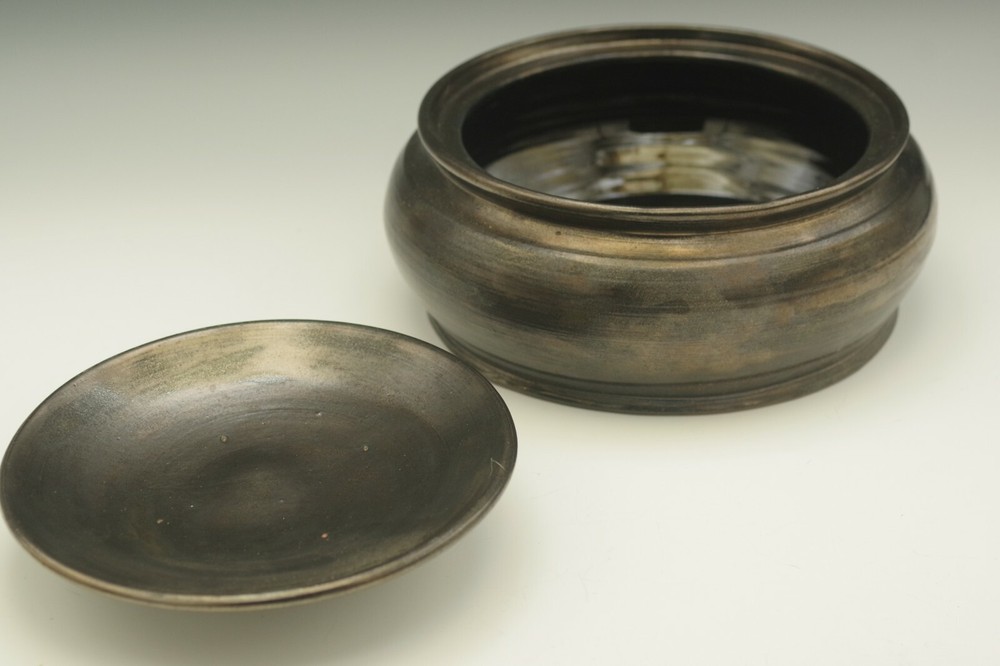 REDWARE PENNSYLVANIA D. LONG OLD EAGLE STUDIOS MANGANESE GLAZE BAKER DISH