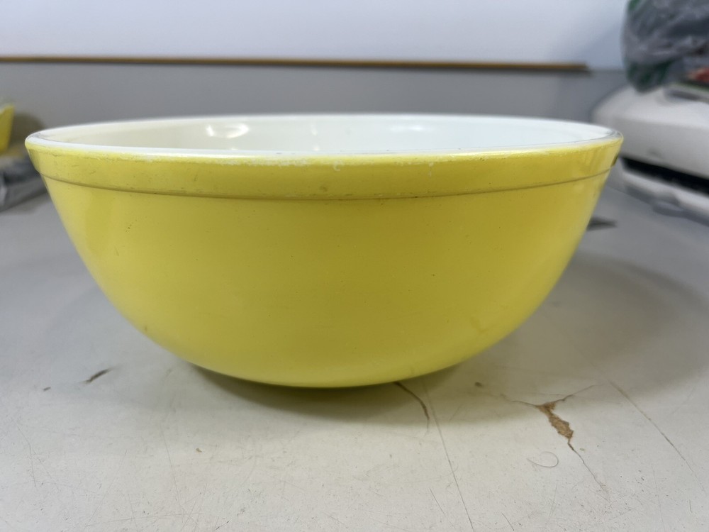 Vtg Pyrex 4 Quart Yellow Nesting Mixing Bowl 404