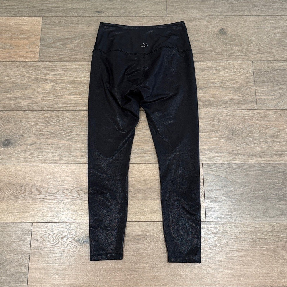 BEYOND YOGA Black Pearlized High Waisted Midi Active Workout Legging Size Medium