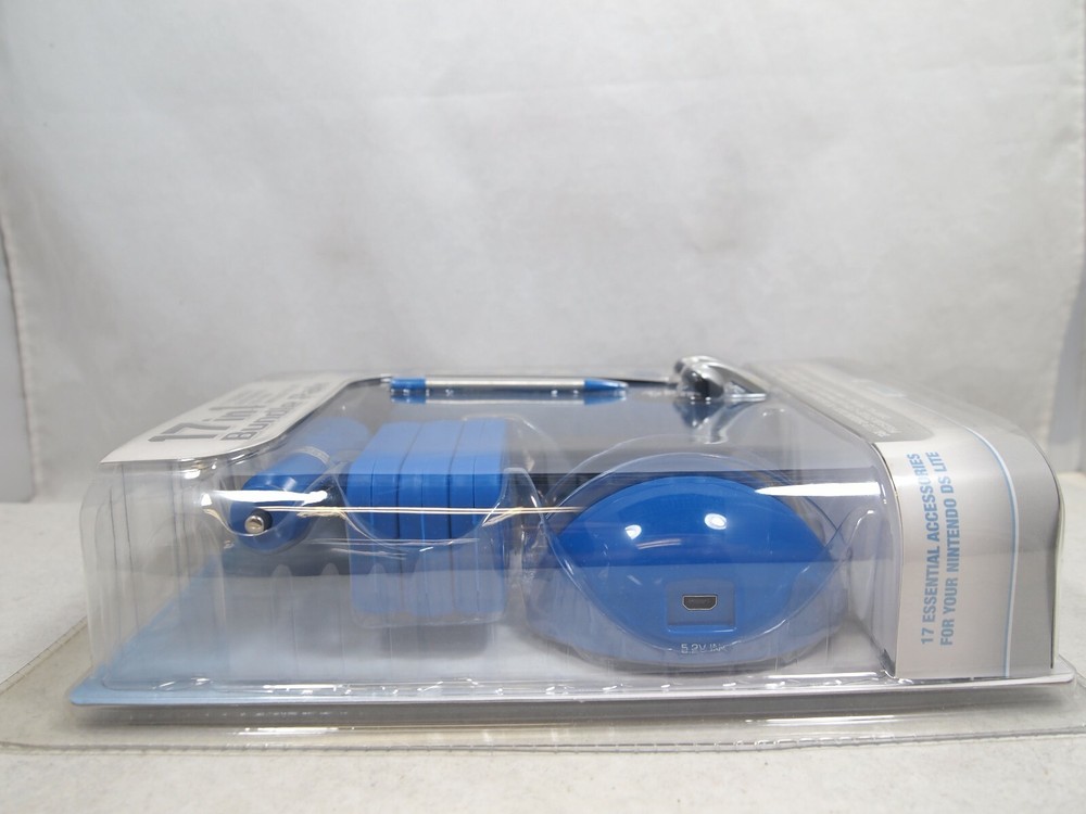Dream Gear Nintendo DS Lite 17 in 1 Accessory Bundle Pack Case Charging Dock New