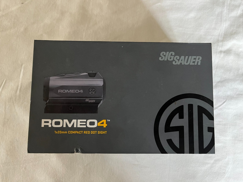 SIG SAUER Romeo4  Compact Red-Dot Sight (SOR41001)