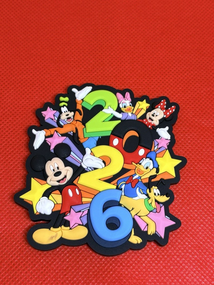 2026 Donald Duck And Friends Magnet !!