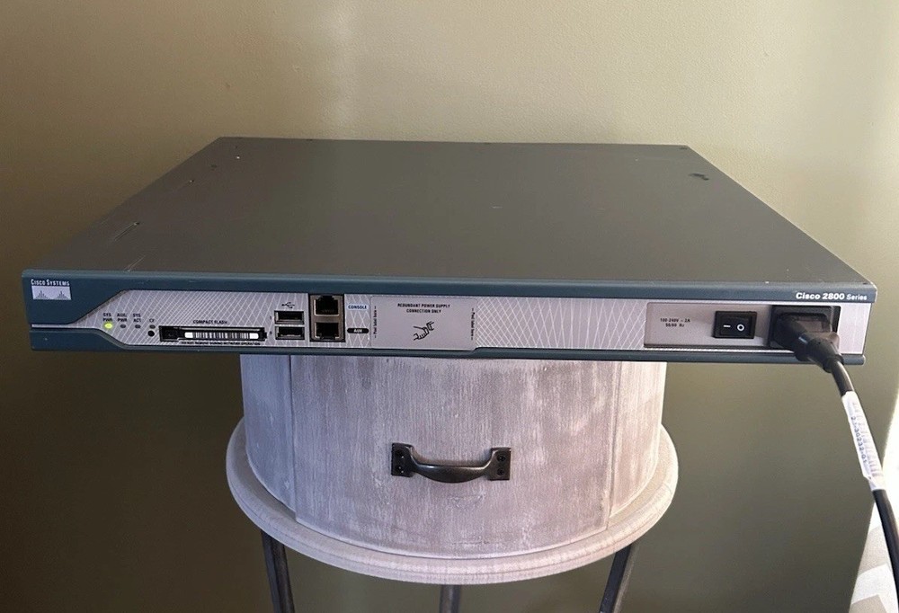 Cisco 2811 Router.   READ DESCRIPTION…