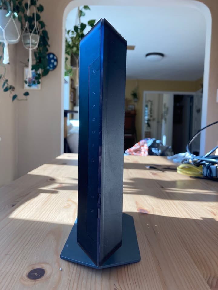 NETGEAR AC1900 C7000 V2 Wi Fi Cable Modem Router with Cables - Pre-Owned