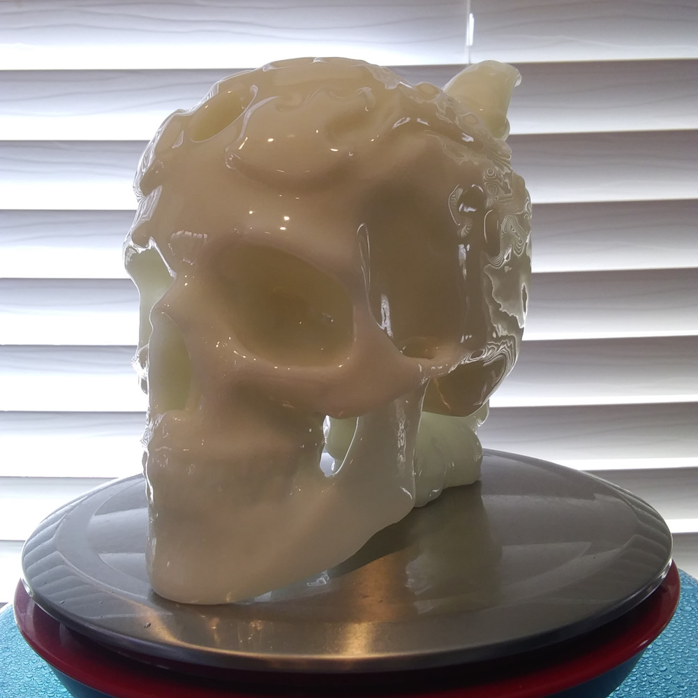 Flaming Skull Bong that glows in the dark