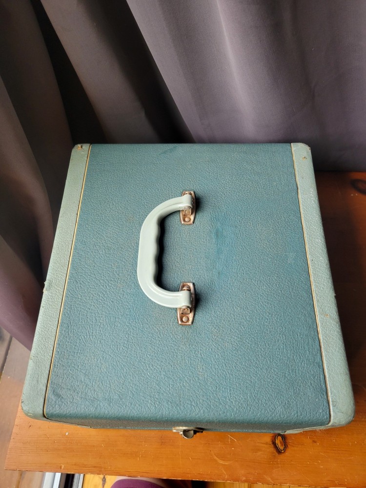 Vintage ARGUS 300 Slide Projector with Case