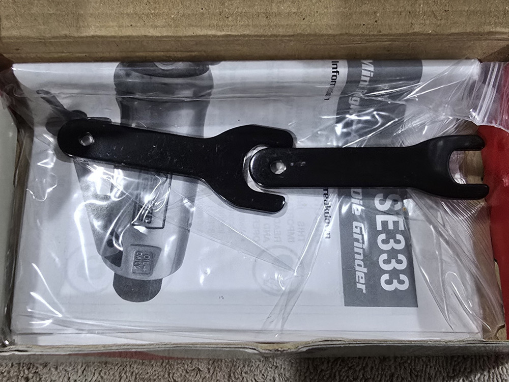 New Matco Tools / Silver Eagle SE333 Right Angle Die Grinder Air Pneumatic