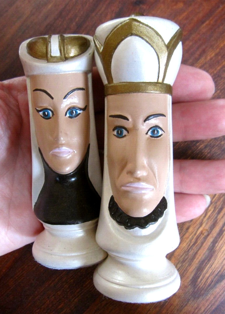 DUNCAN Ceramic Vintage CHESS SET w/BOARD Medieval Hand-painted complete VGC