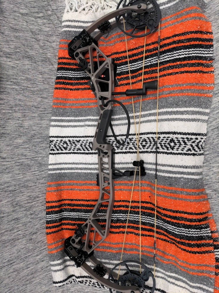 Bear Redeem Compound Bow LH 70# Stone