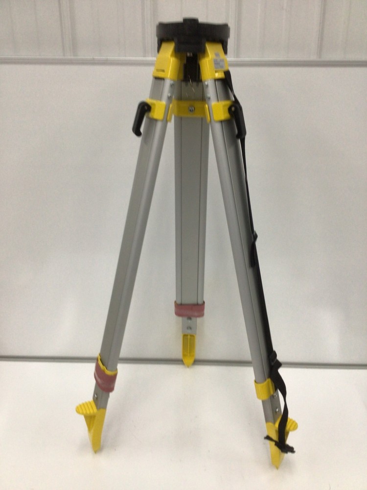 Leica Ctp-104 Tripod, Medium Duty, Flat Head Style