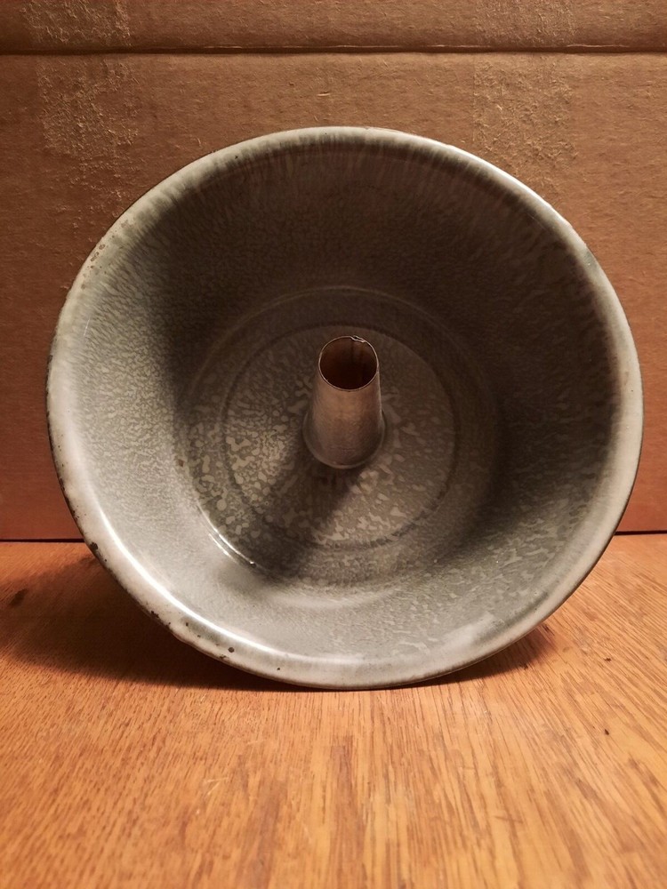 Vintage Enamelware grey bundt pan