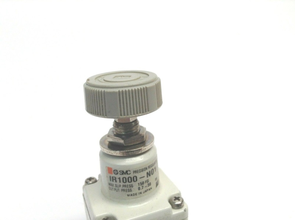 SMC IR1000-N01 Precision Modular Regulator w/ Gauge