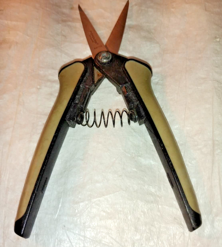 Fiskars® Multipurpose Garden Snips (8") Advanced 3-in-1 Blade Technology