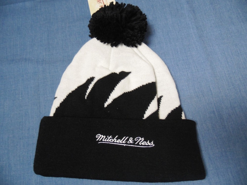 Mitchell & Ness NBA Brooklyn Nets Cuffed Pom Knit Beanie Hat Winter Sharktooth