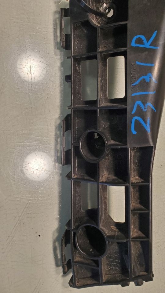 PRIUS 2014 RH FRONT BUMP BRACKET
