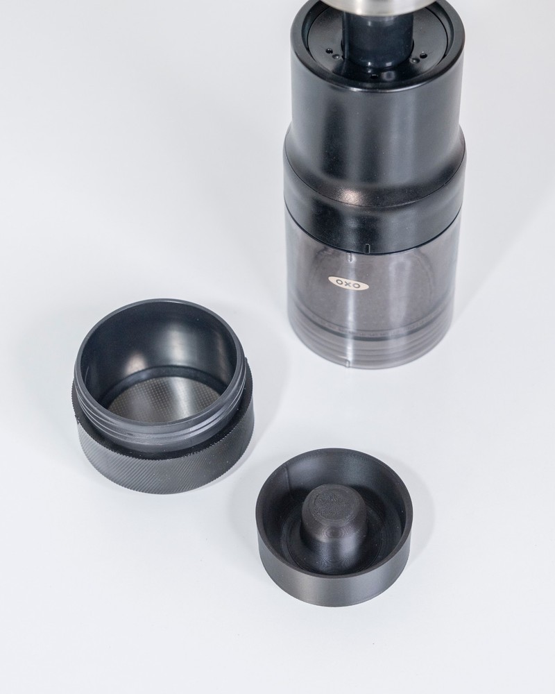 Self-levelling OXO Brewer precision tamper