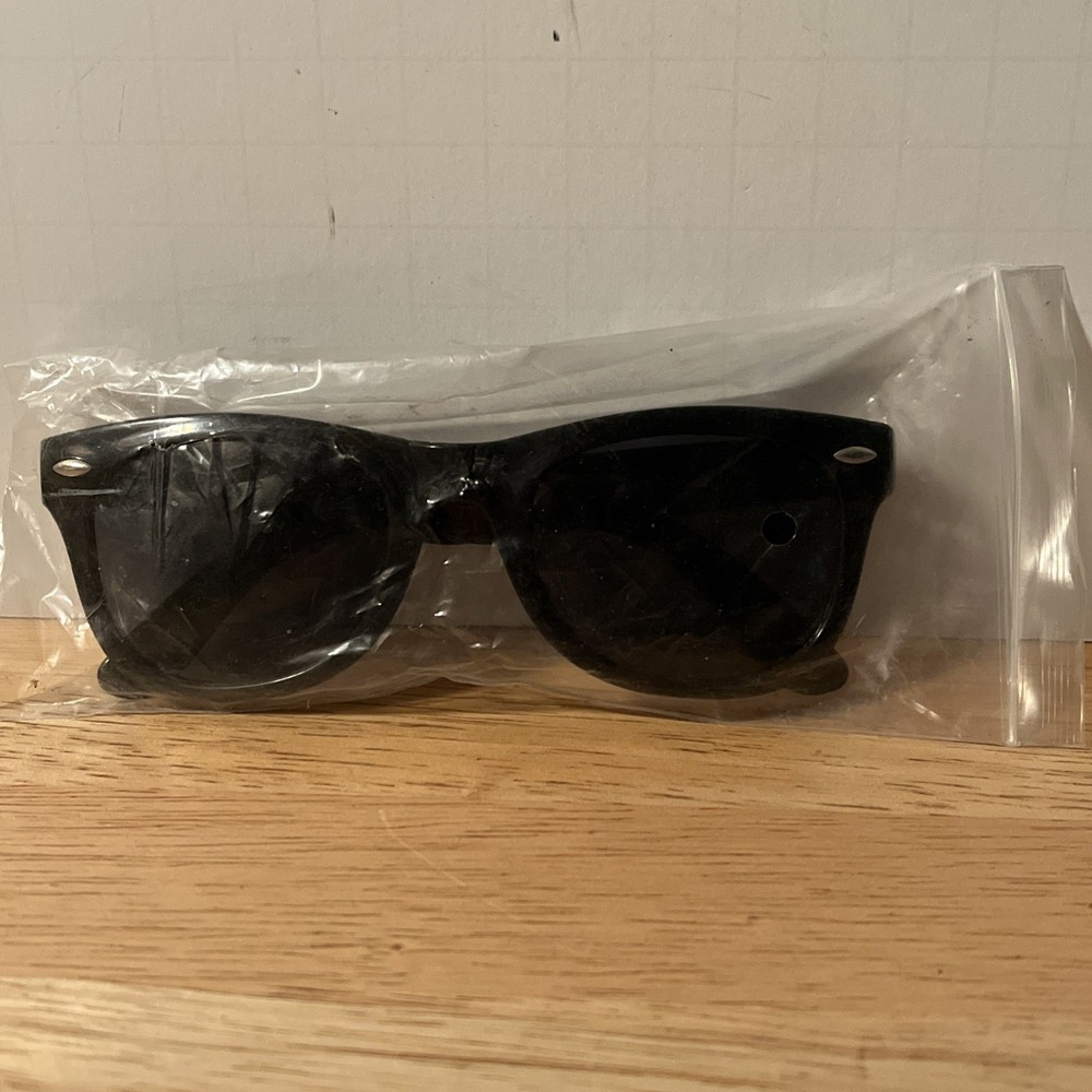Black Plastic Frame Unisex Wayfarer Style Sunglasses