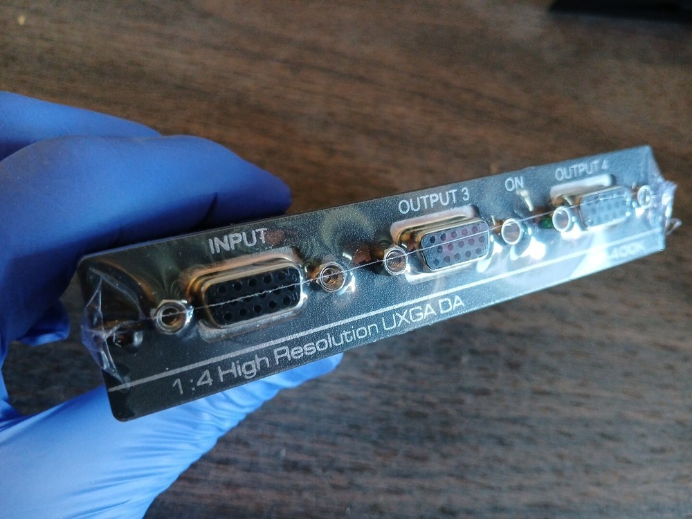 KRAMER ELECTRONICS VP-400 1:4 Computer Graphics Video Distribution Amplifier