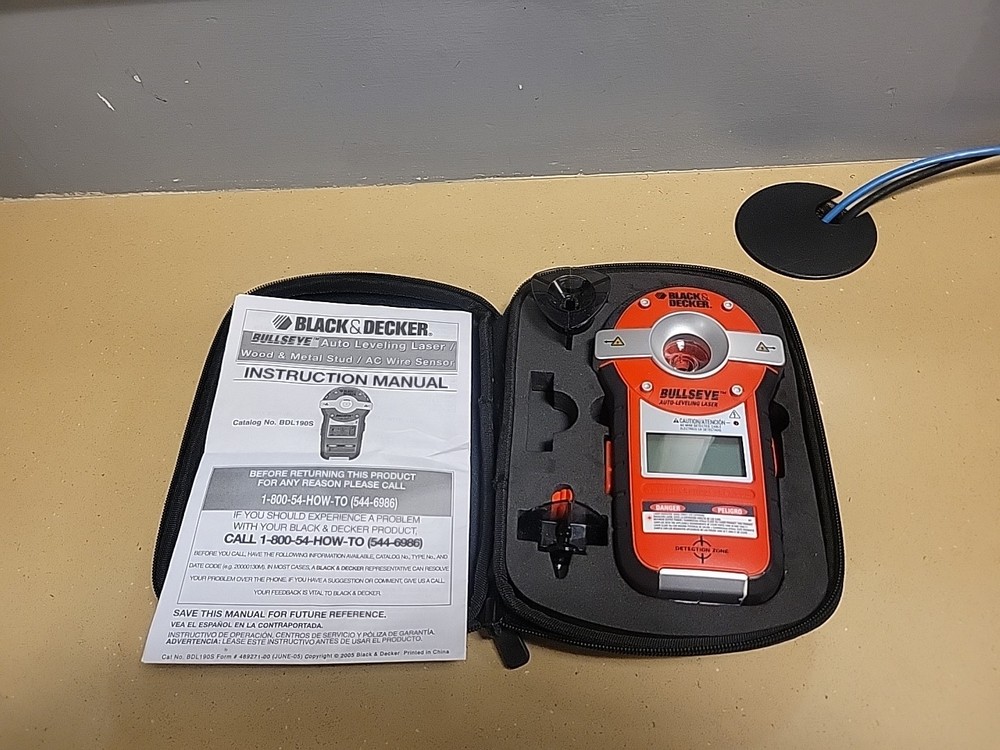 Black & Decker BDL190S Bullseye Auto Leveling Laser w/Stud Sensor + Storage Case