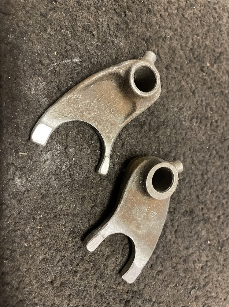 Honda XL185 ‘437’ Gear selector forks