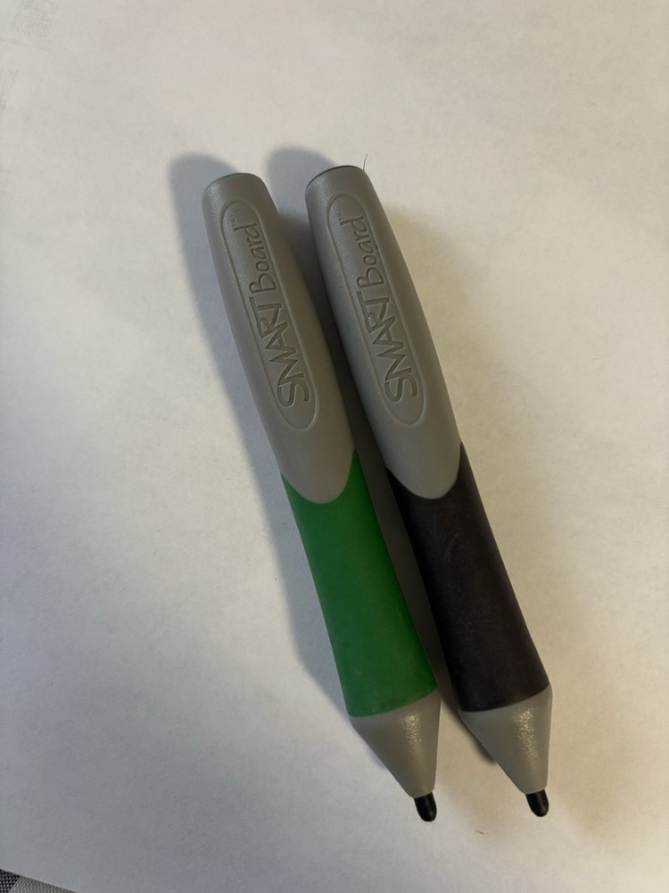 Smartboard pens- older model pens black and green