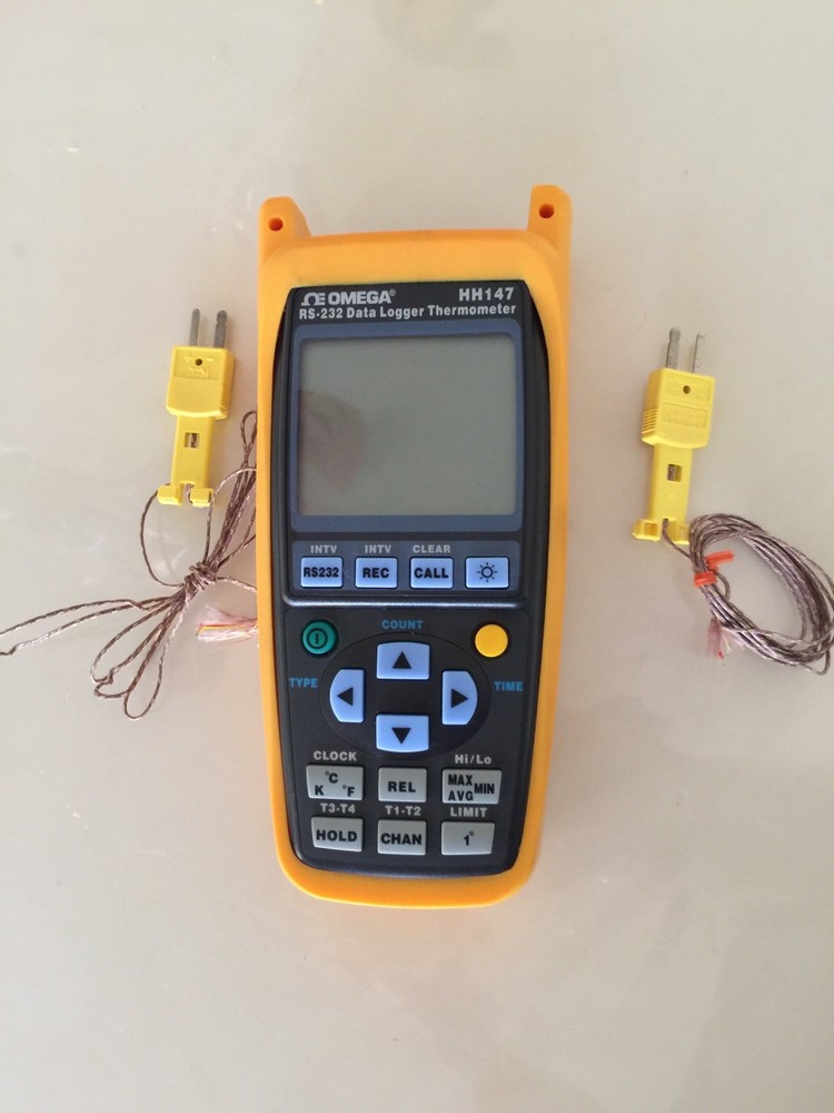 Omega HH147 Data Logger Thermometer RS-232 Includes Battery