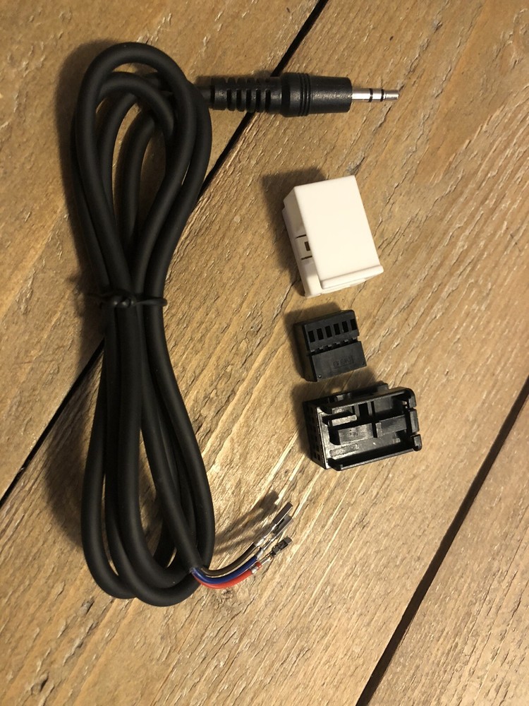 Aux-In Jack - 3.5 mm Adapter for VW RNS 510